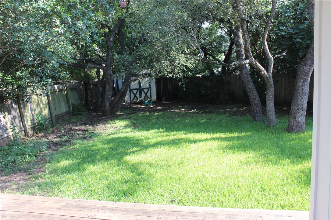 7801 Varcella Trail Austin, TX 78729 - Photo 24 of 26 a backyard of a house with lots of green space