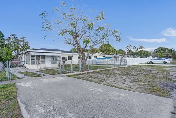 $479,000 | 251 East 57th Street, Hialeah, FL 33013
