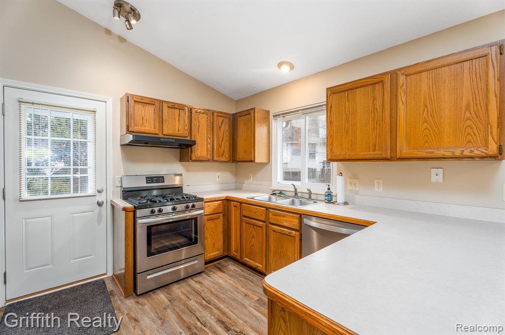 314 Cornell Street Howell, MI 48843 - Photo 5 of 28 Gallery Image 5