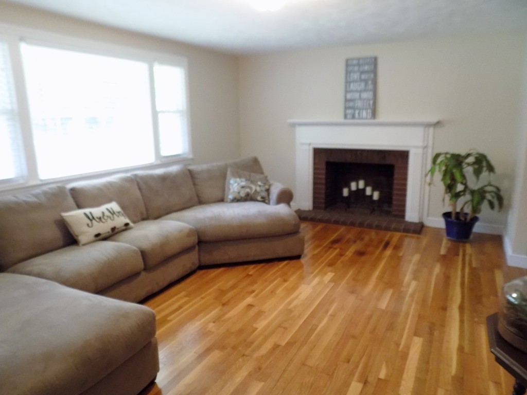54 Colonial Road Medfield, MA 02052 - Photo 4 of 28 Gallery Image 4