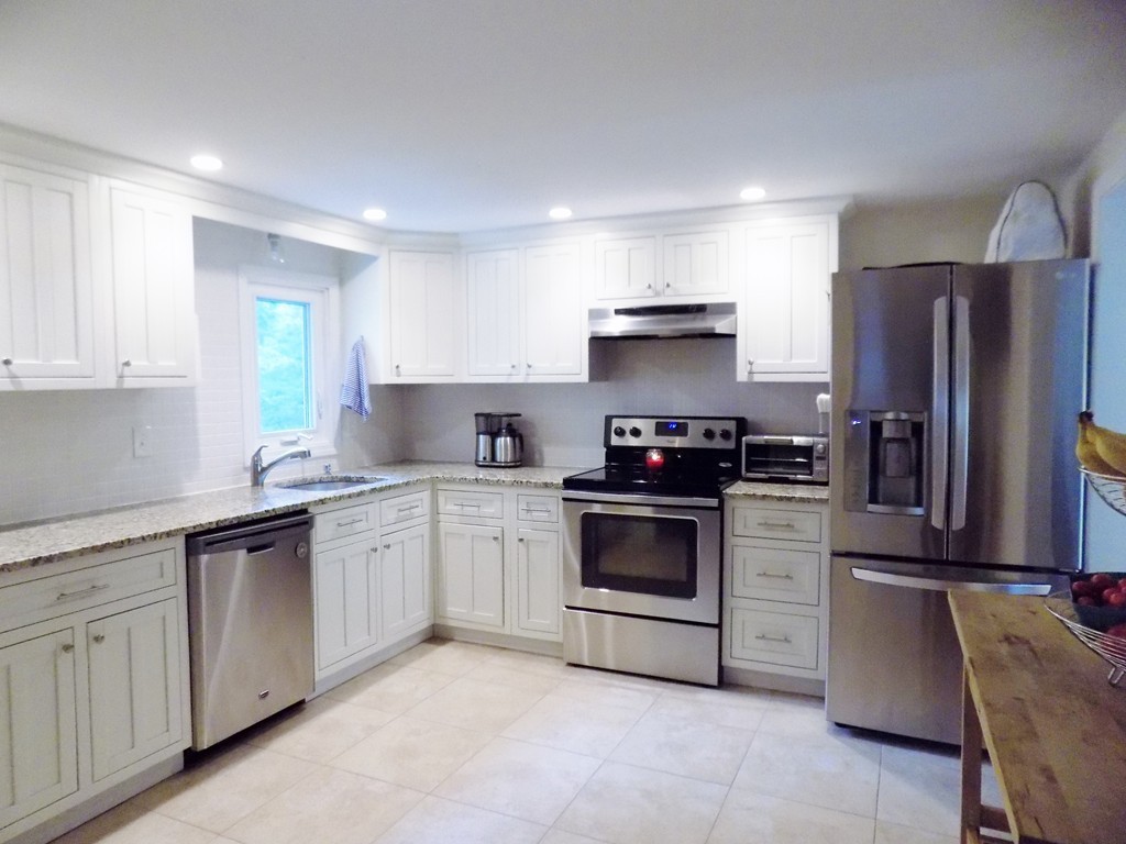 54 Colonial Road Medfield, MA 02052 - Photo 6 of 28 Gallery Image 6