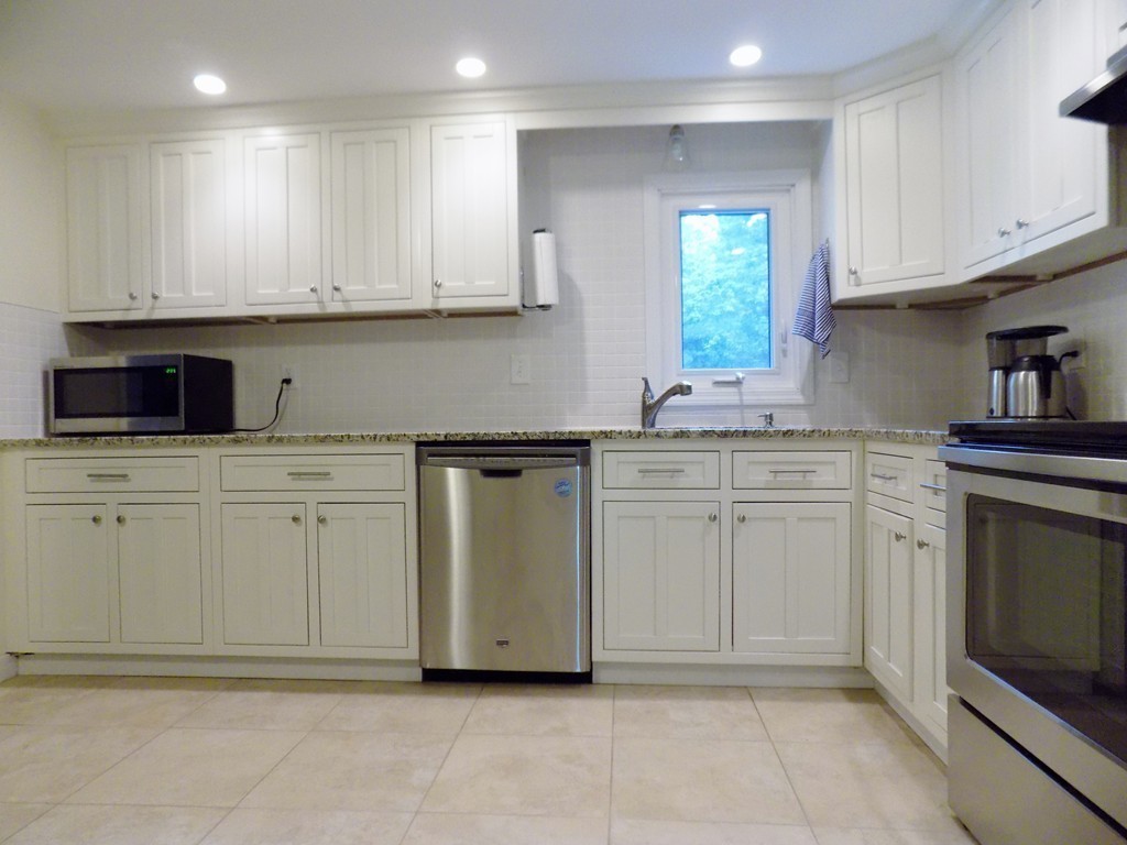 54 Colonial Road Medfield, MA 02052 - Photo 7 of 28 Gallery Image 7