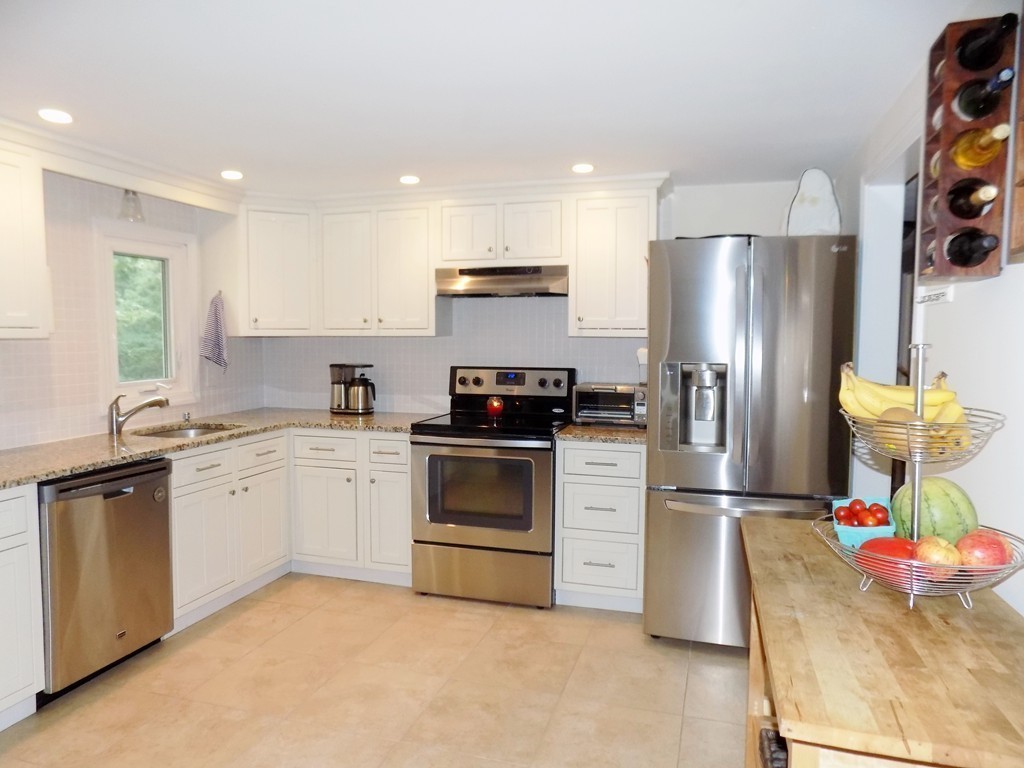 54 Colonial Road Medfield, MA 02052 - Photo 8 of 28 Gallery Image 8