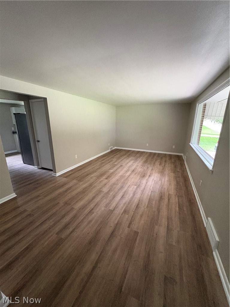 870 Milburn Road Northeast Massillon, OH 44646 - Photo 3 of 10 Living Room