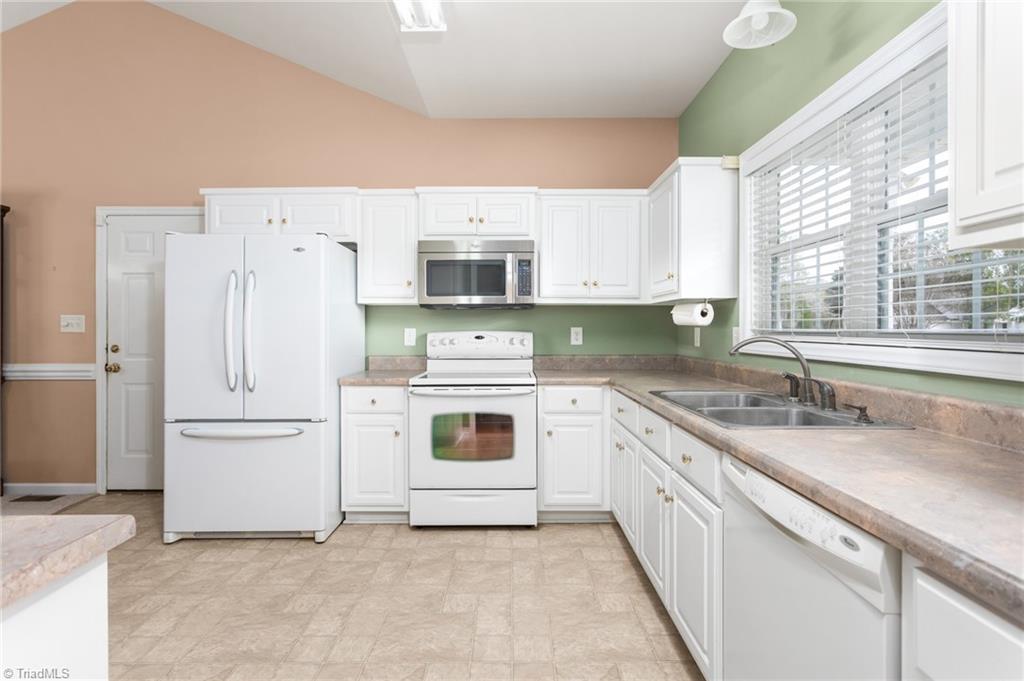 213 Drake Lane Mebane, NC 27302 - Photo 9 of 39