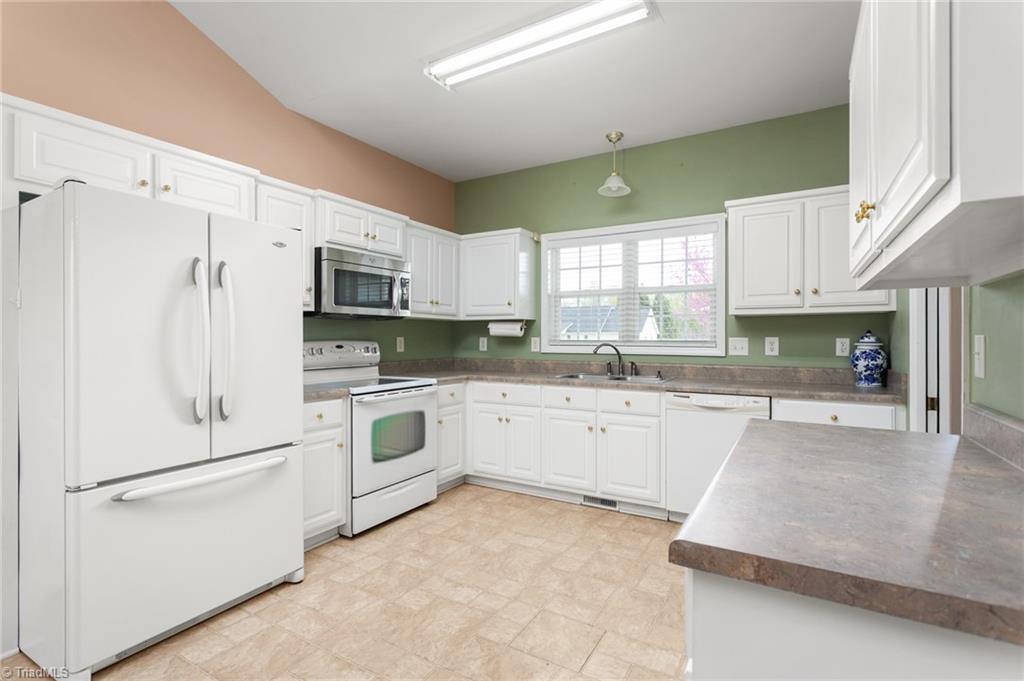 213 Drake Lane Mebane, NC 27302 - Photo 10 of 39