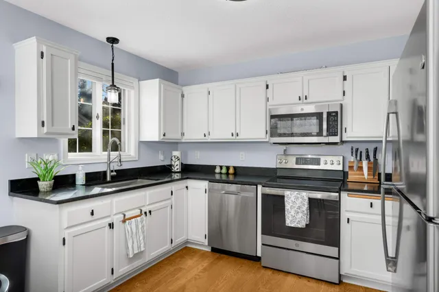 $364,900 | 523 Lovell Avenue West, Roseville, MN 55113