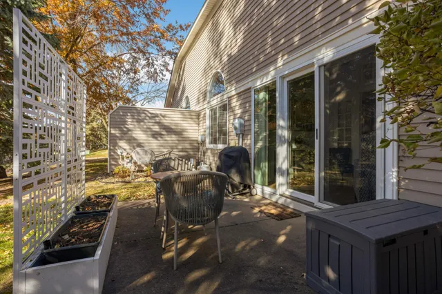 $364,900 | 523 Lovell Avenue West, Roseville, MN 55113