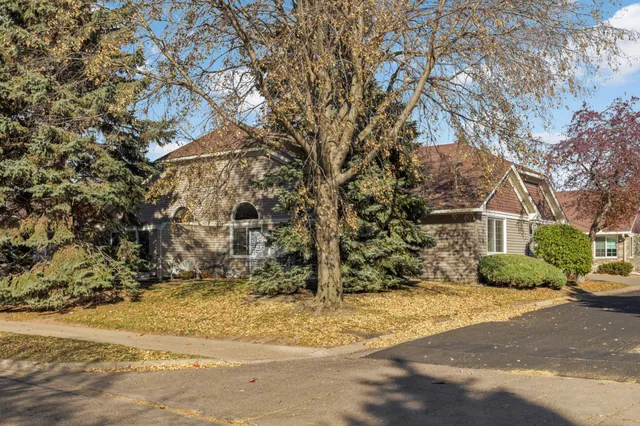 $364,900 | 523 Lovell Avenue West, Roseville, MN 55113