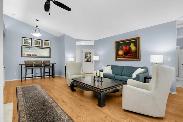 $364,900 | 523 Lovell Avenue West, Roseville, MN 55113