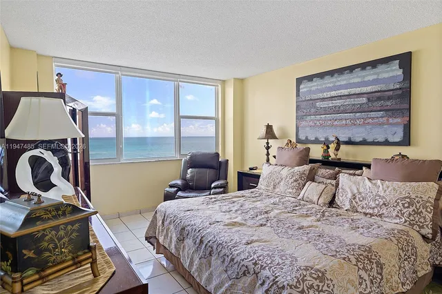 $2,000 | 3180 South Ocean Drive, Unit 402, Hallandale Beach, FL 33009