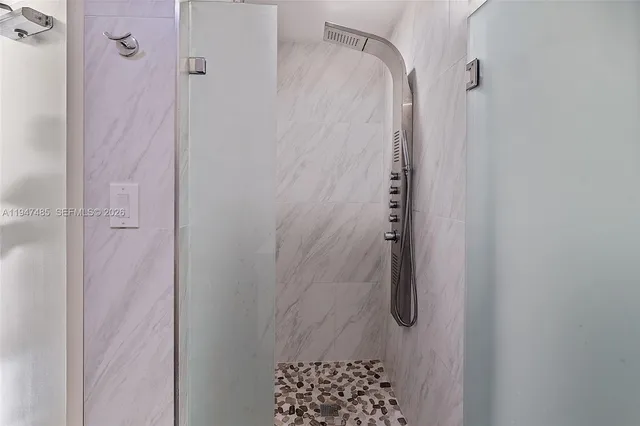 $2,000 | 3180 South Ocean Drive, Unit 402, Hallandale Beach, FL 33009