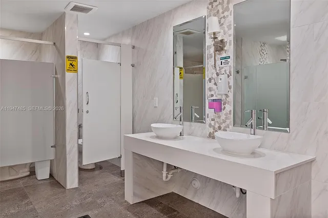 $2,000 | 3180 South Ocean Drive, Unit 402, Hallandale Beach, FL 33009