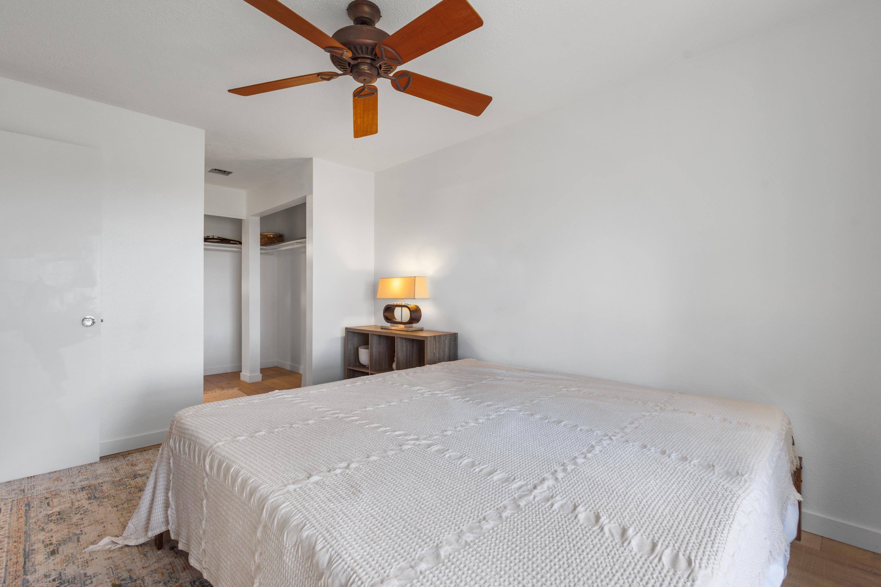 160 Keonekai Road, Unit 22201 Kihei, HI 96753 - Photo 24 of 37 a bedroom with a bed and a ceiling fan