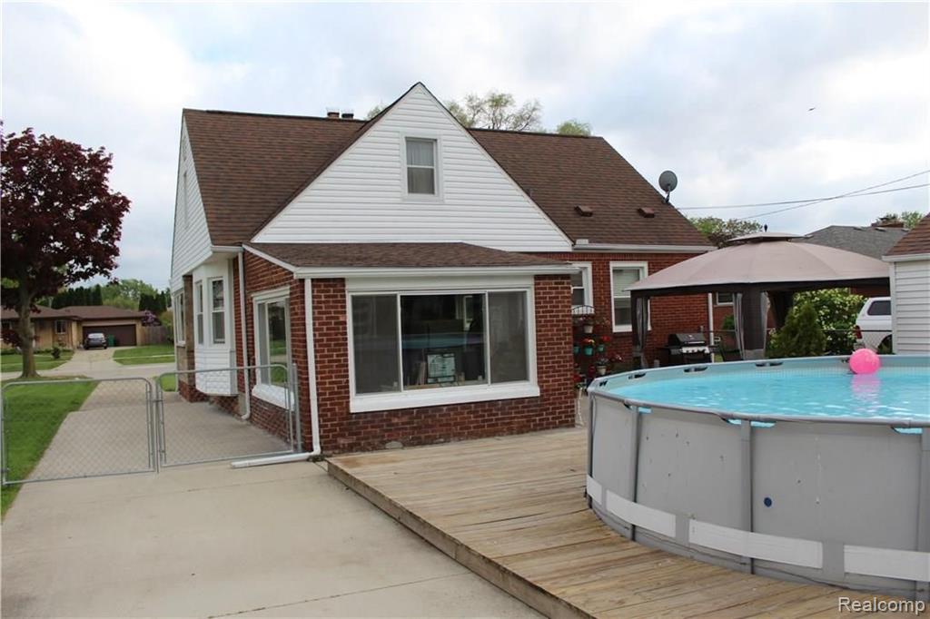 18339 Stephens Eastpointe, MI 48021 - Photo 4 of 23