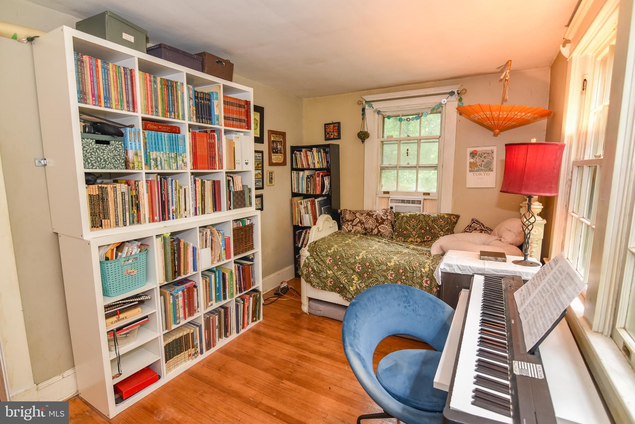 24 Merrymount Road Baltimore, MD 21210 - Photo 34 of 48 a living room with furniture a rug and a book shelf