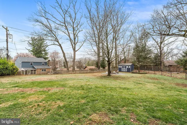 a view of a yard with a house