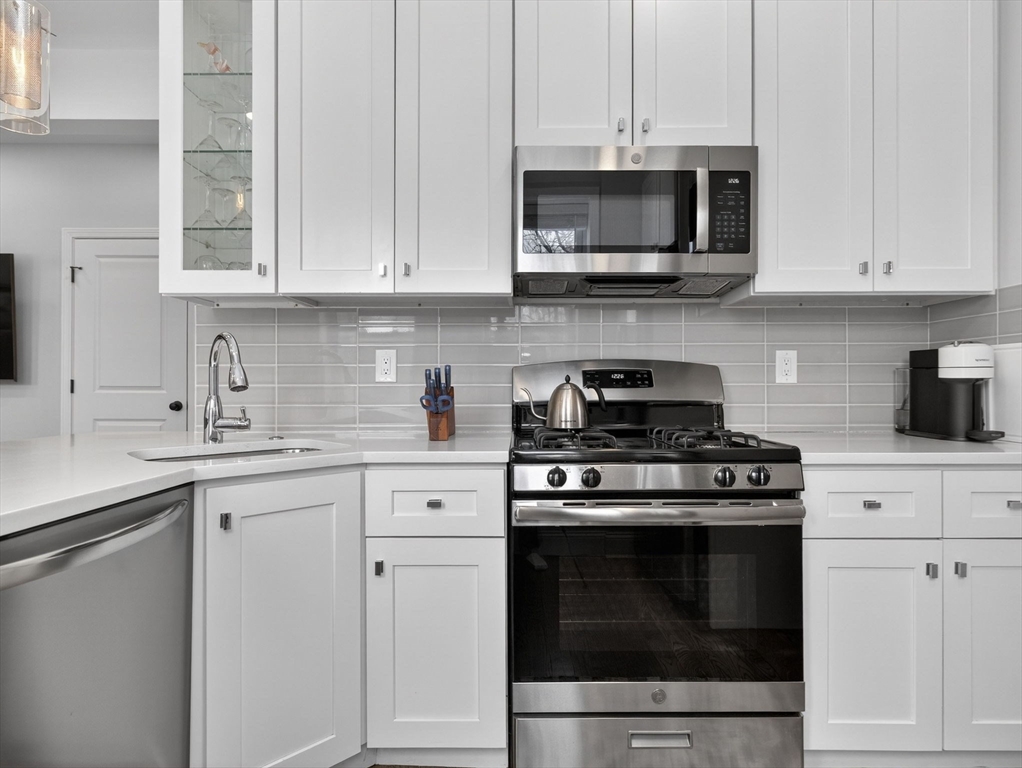3 Roslin Street, Unit 2 Boston, MA 02124 - Photo 6 of 18