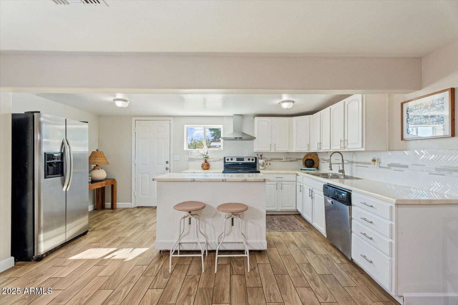 1927 West Lawrence Road Phoenix, AZ 85015 - Photo 9 of 22 kitchen