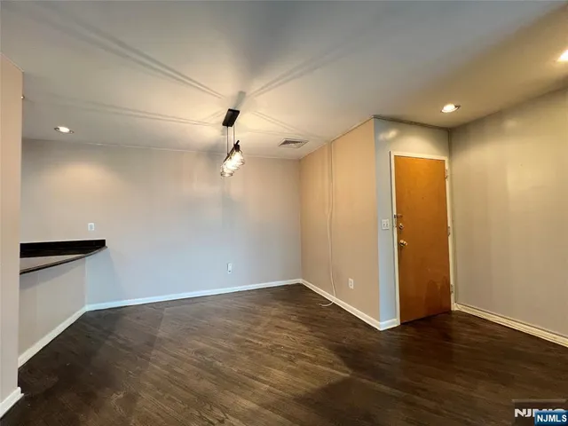 $499,900 | 364 Palisade Avenue, Unit 5B, Cliffside Park, NJ 07010