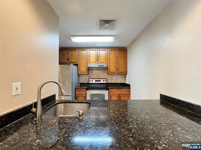 $499,900 | 364 Palisade Avenue, Unit 5B, Cliffside Park, NJ 07010