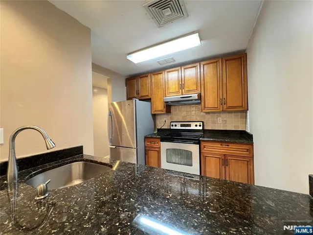 $499,900 | 364 Palisade Avenue, Unit 5B, Cliffside Park, NJ 07010