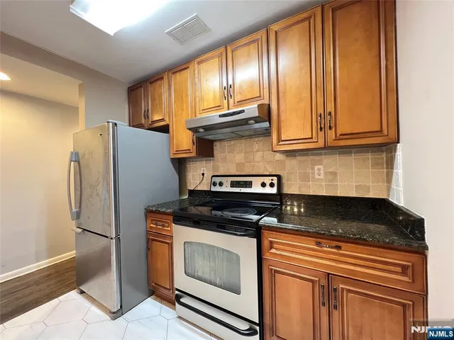 $499,900 | 364 Palisade Avenue, Unit 5B, Cliffside Park, NJ 07010