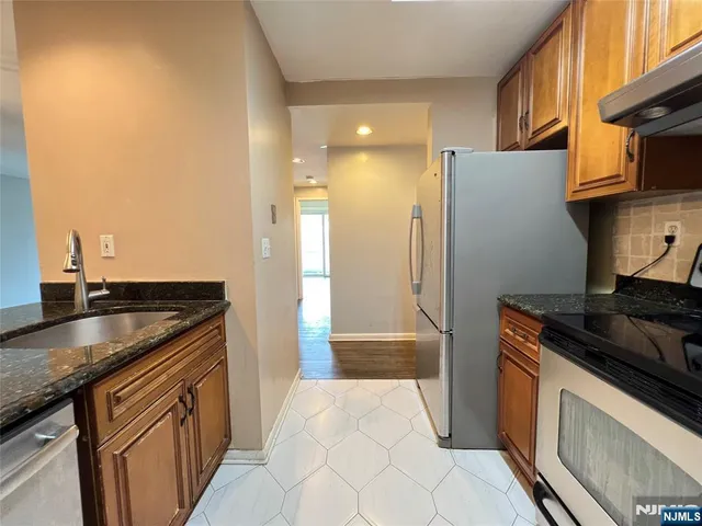 $499,900 | 364 Palisade Avenue, Unit 5B, Cliffside Park, NJ 07010