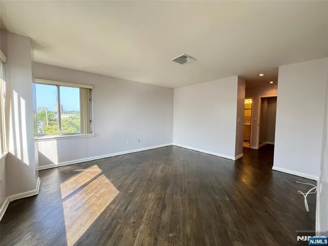 $499,900 | 364 Palisade Avenue, Unit 5B, Cliffside Park, NJ 07010