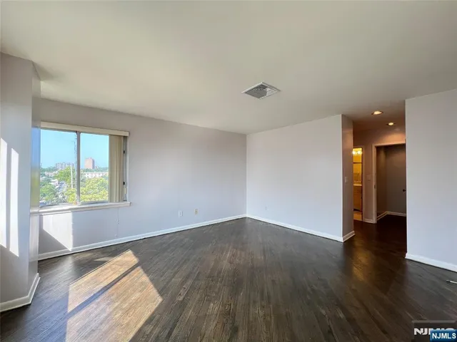 $499,900 | 364 Palisade Avenue, Unit 5B, Cliffside Park, NJ 07010