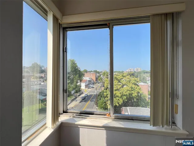 $499,900 | 364 Palisade Avenue, Unit 5B, Cliffside Park, NJ 07010