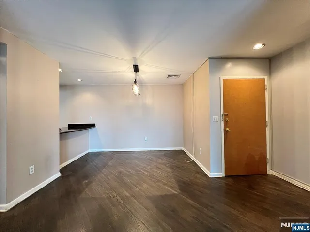 $499,900 | 364 Palisade Avenue, Unit 5B, Cliffside Park, NJ 07010