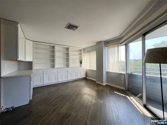 $499,900 | 364 Palisade Avenue, Unit 5B, Cliffside Park, NJ 07010