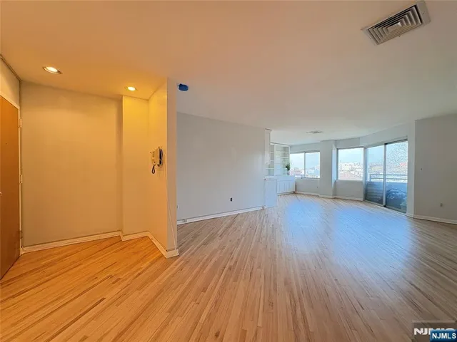 $509,900 | 364 Palisade Avenue, Unit 5B, Cliffside Park, NJ 07010