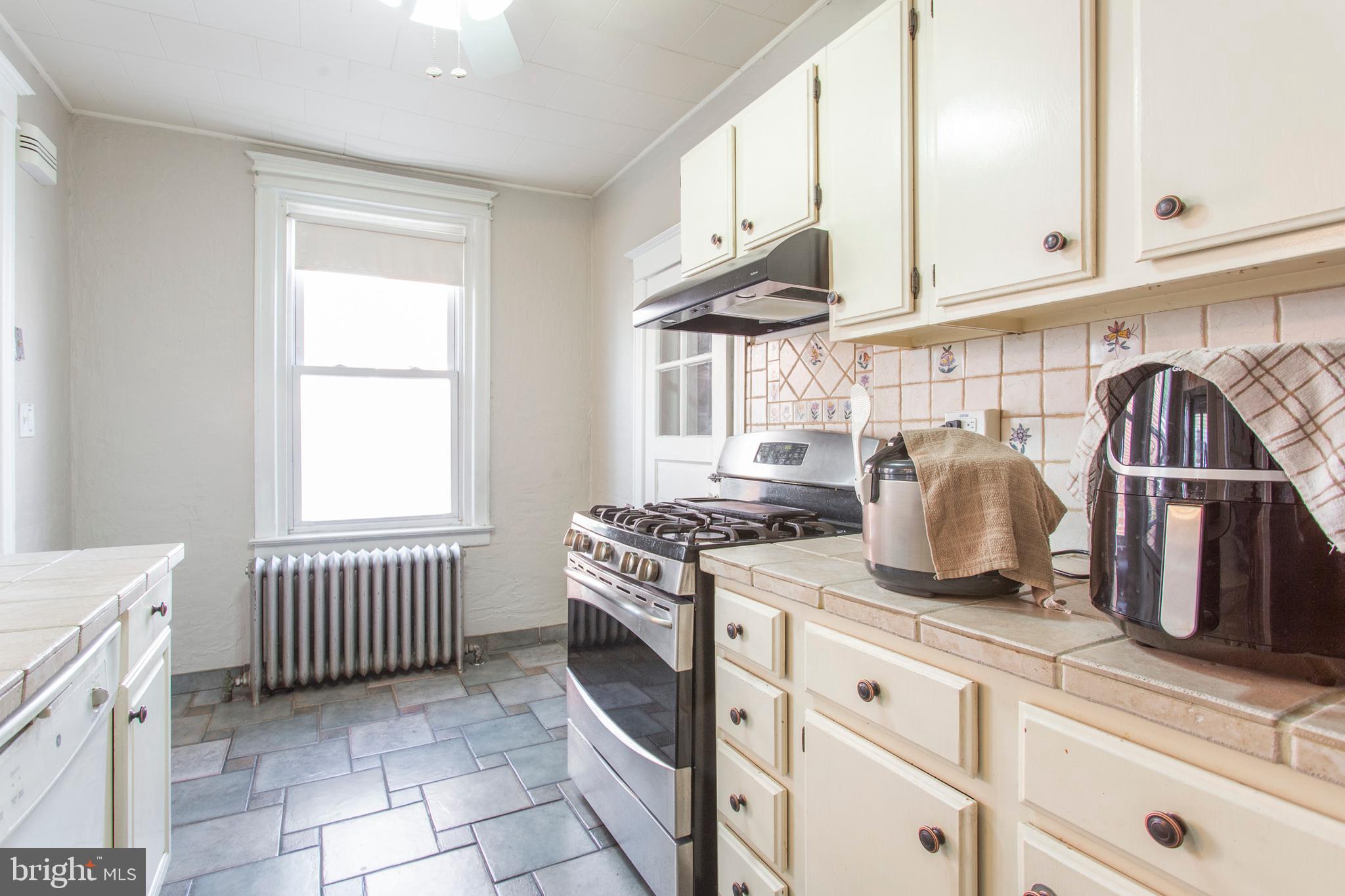 2219 Manor Road Upper Darby, PA 19082 - Photo 13 of 37 Kitchen