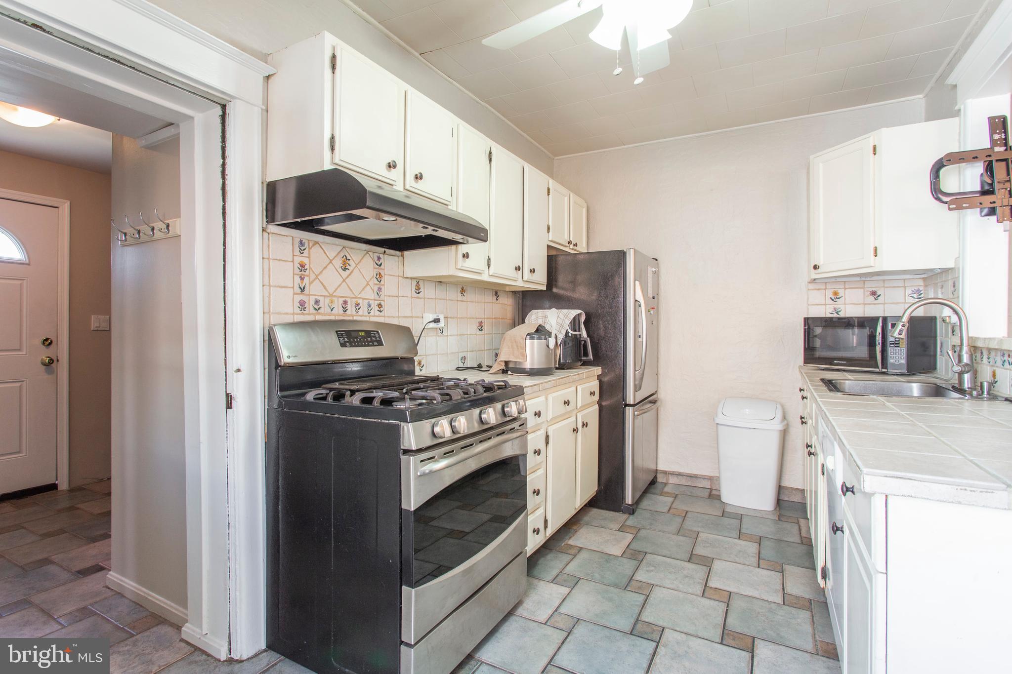 2219 Manor Road Upper Darby, PA 19082 - Photo 14 of 37 Kitchen