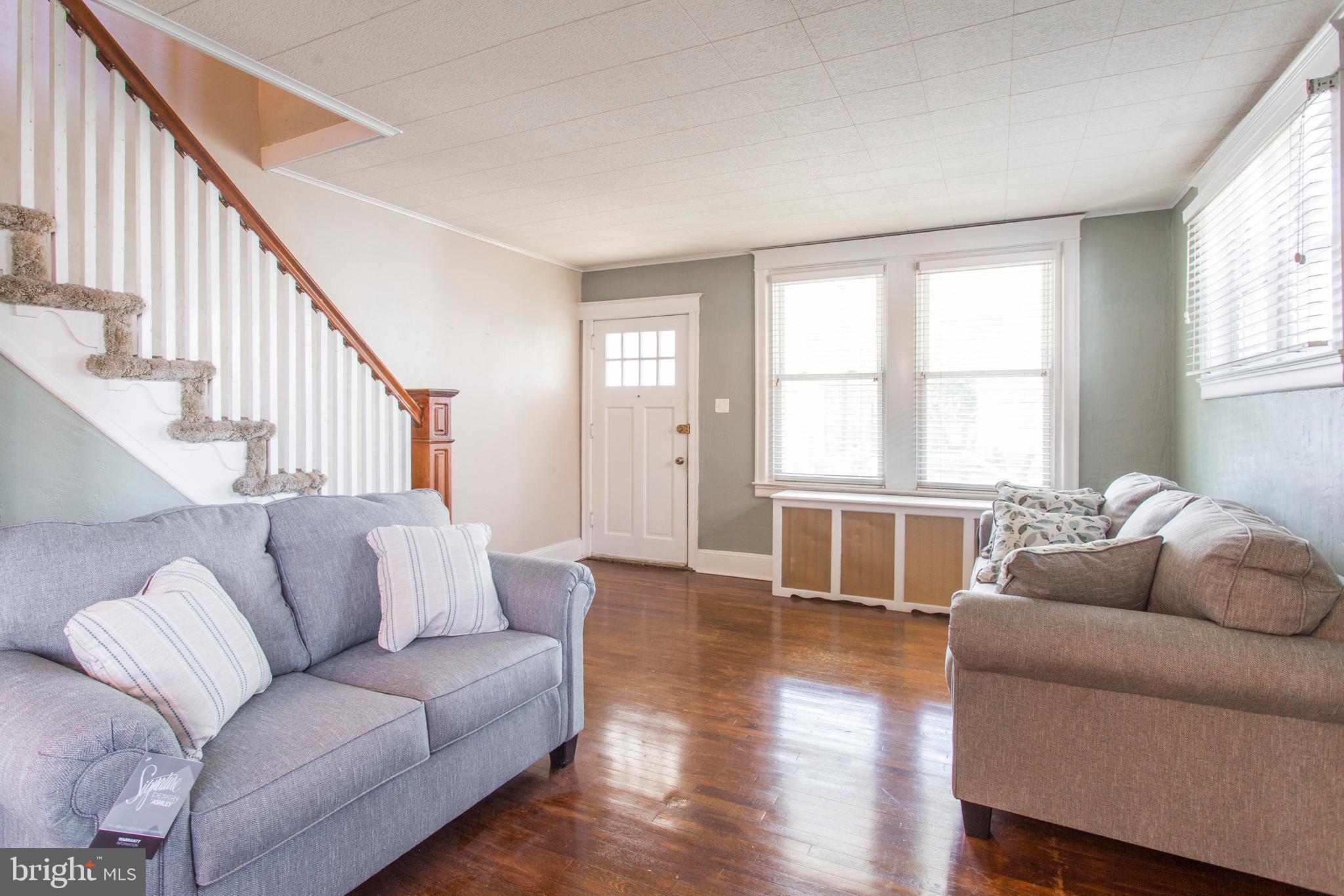 2219 Manor Road Upper Darby, PA 19082 - Photo 7 of 37 Living Room