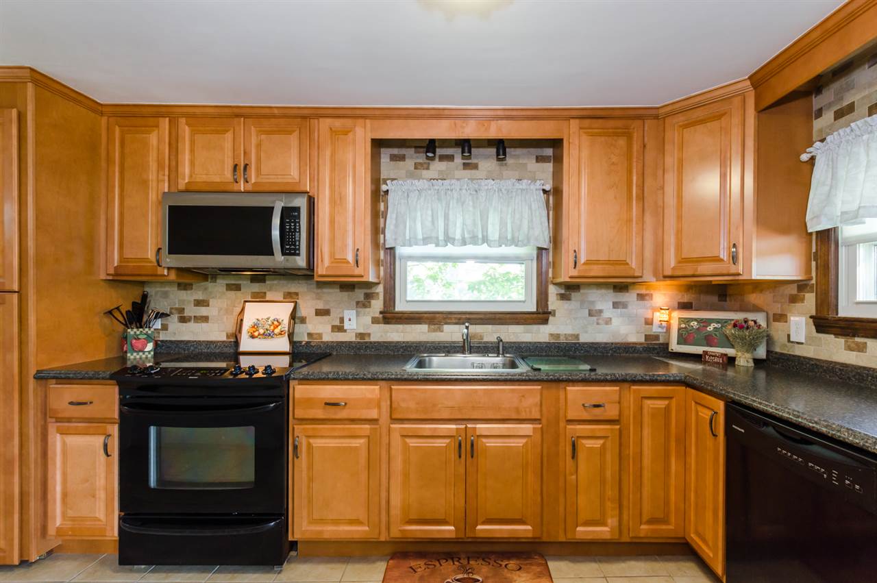 233 Old Gage Hill Road Pelham, NH 03076 - Photo 4 of 32 Gallery Image 4