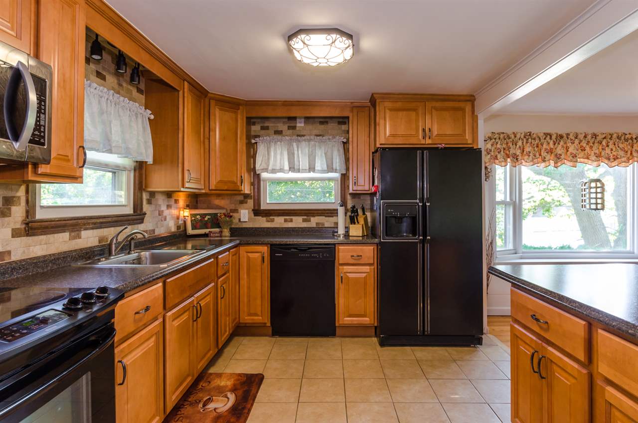 233 Old Gage Hill Road Pelham, NH 03076 - Photo 5 of 32 Gallery Image 5