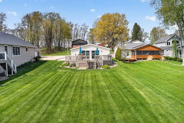 $689,400 | 16853 Lakeview Drive, Vandalia, MI 49095