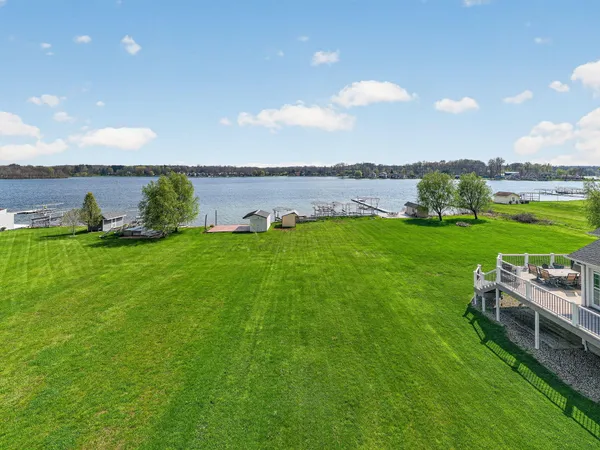 $689,400 | 16853 Lakeview Drive, Vandalia, MI 49095
