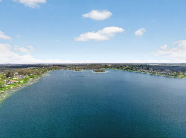 $689,400 | 16853 Lakeview Drive, Vandalia, MI 49095