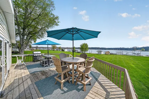 $689,400 | 16853 Lakeview Drive, Vandalia, MI 49095