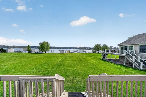 $689,400 | 16853 Lakeview Drive, Vandalia, MI 49095