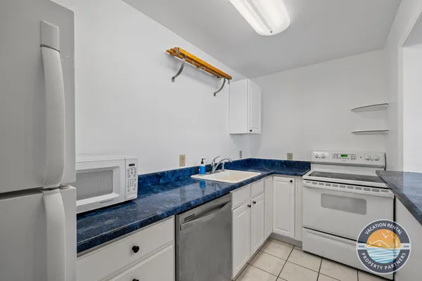 $1,375 | 54 Lausanne Court, Unit 5, Geneva, WI 53147