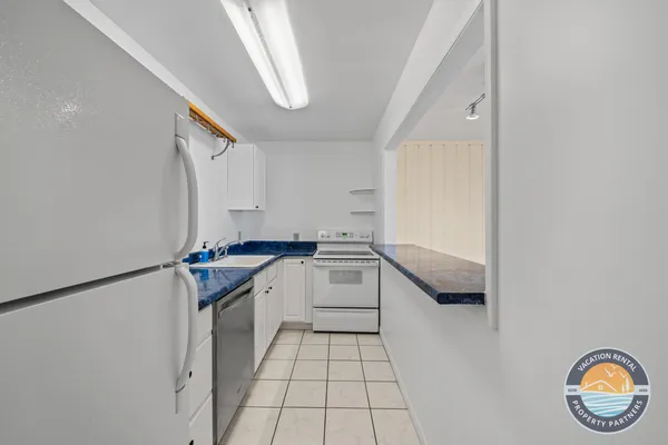 $1,375 | 54 Lausanne Court, Unit 5, Geneva, WI 53147