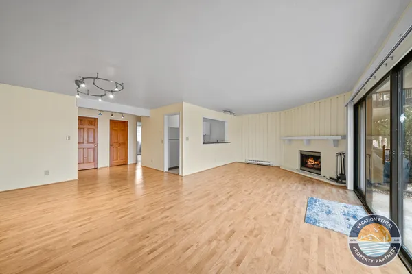 $1,375 | 54 Lausanne Court, Unit 5, Geneva, WI 53147