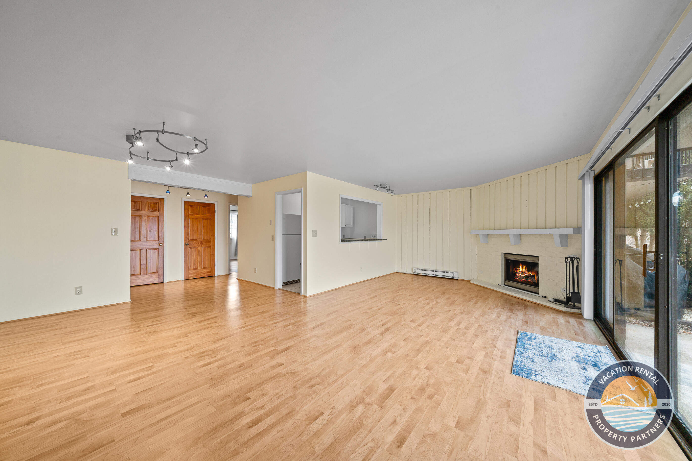 54 Lausanne Court, Unit 5 Geneva, WI 53147 - Photo 2 of 31 Greatroom