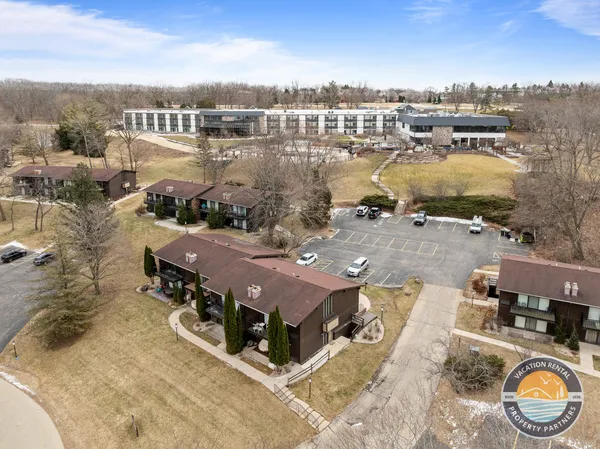 $1,375 | 54 Lausanne Court, Unit 5, Geneva, WI 53147