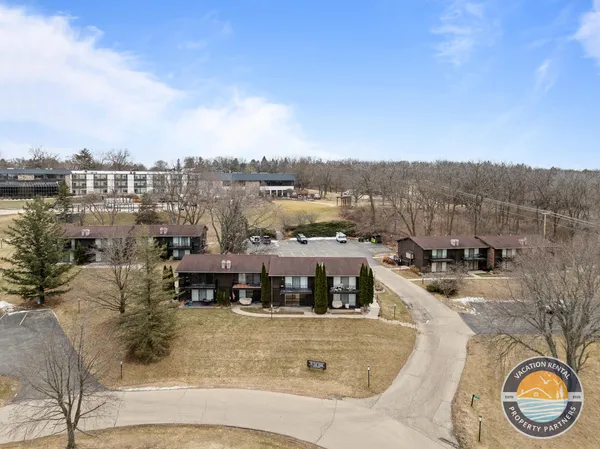 $1,375 | 54 Lausanne Court, Unit 5, Geneva, WI 53147